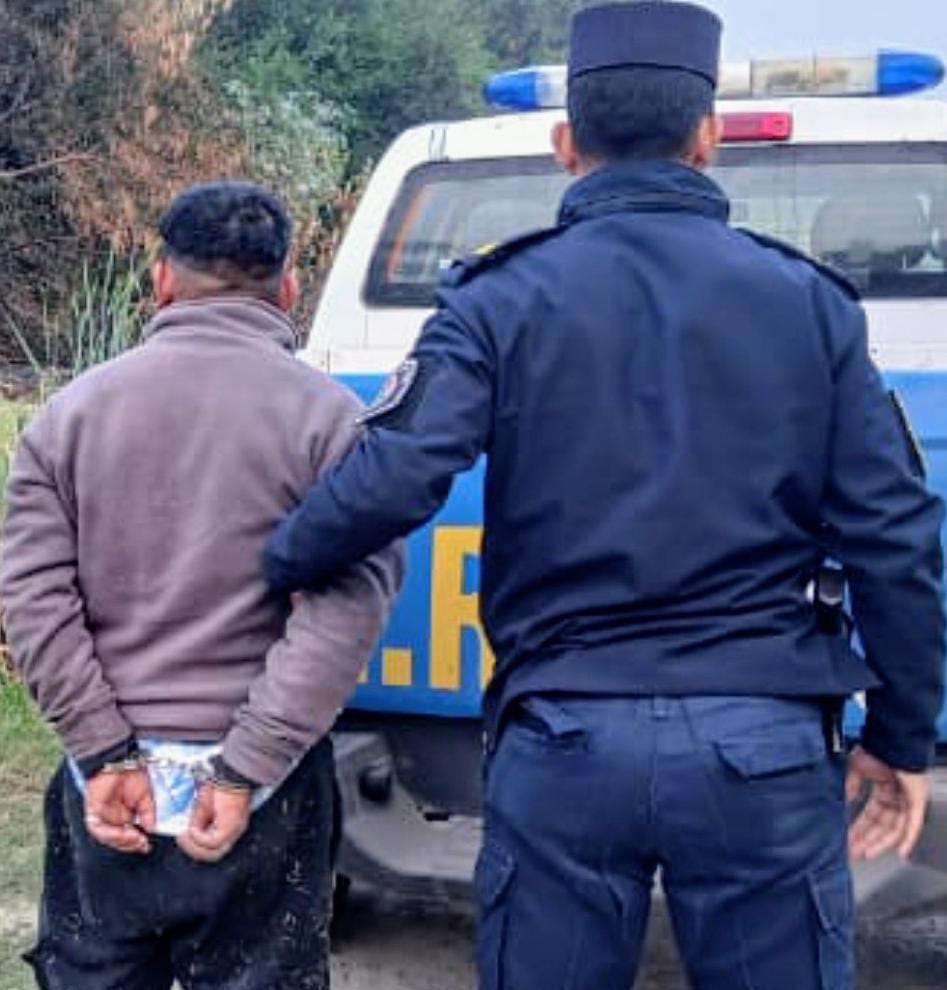 Violento robo a mano armada en una garita de colectivo